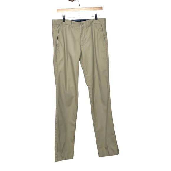 𝅺gap Straight Fit Khaki Pants - Picture 6 of 9